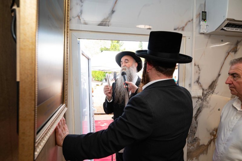 באדיבות המצלם
