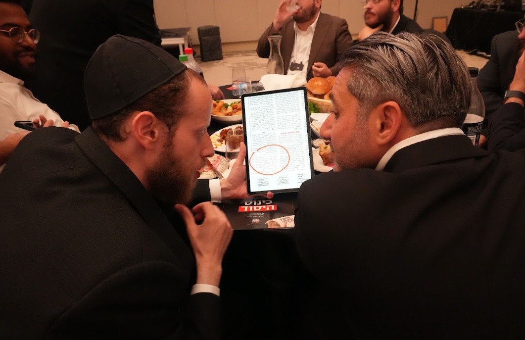 באדיבות המצלם