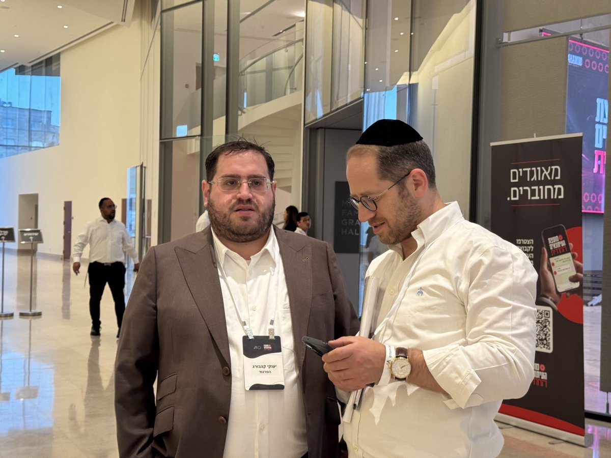באדיבות המצלם