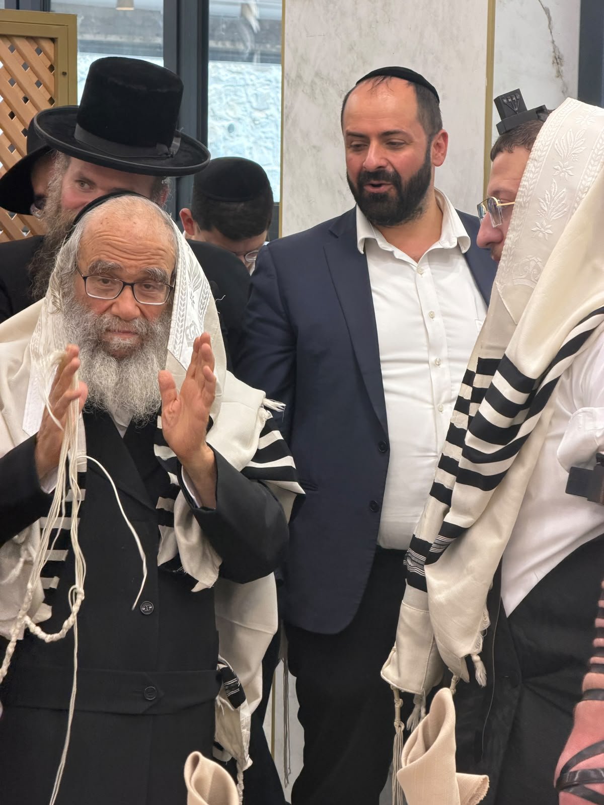 באדיבות המצלם