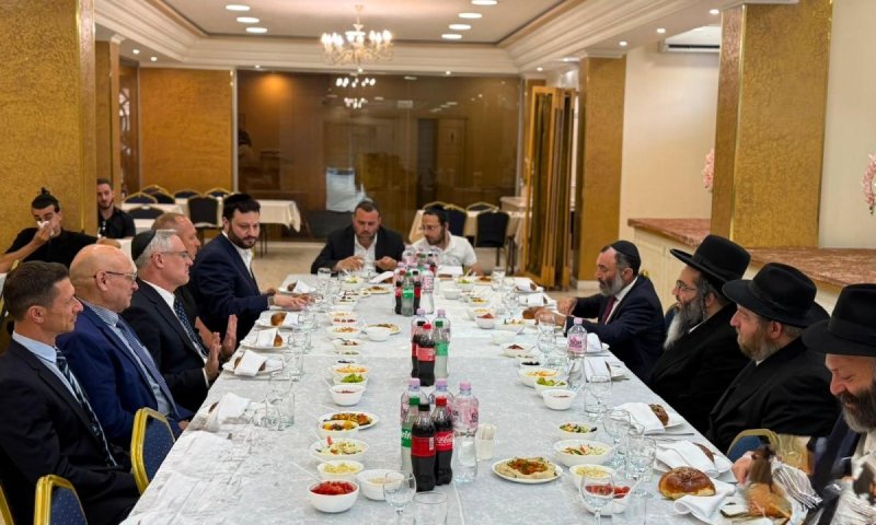 "תרומה משמעותית": באומן נפרדו משגריר ישראל