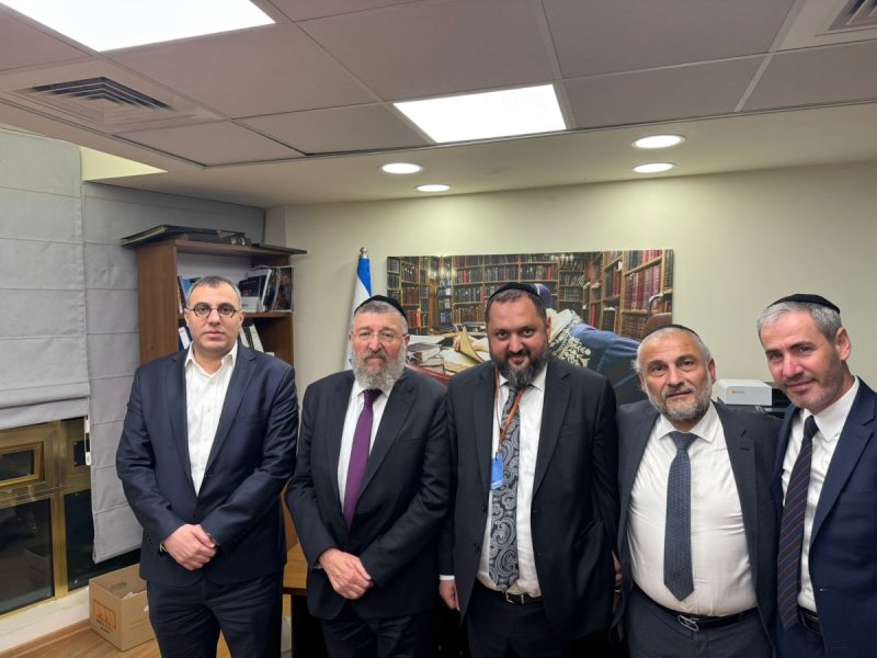 באדיבות: לשכת הנשיא. משרד החוץ והקהילה היהודית באקו