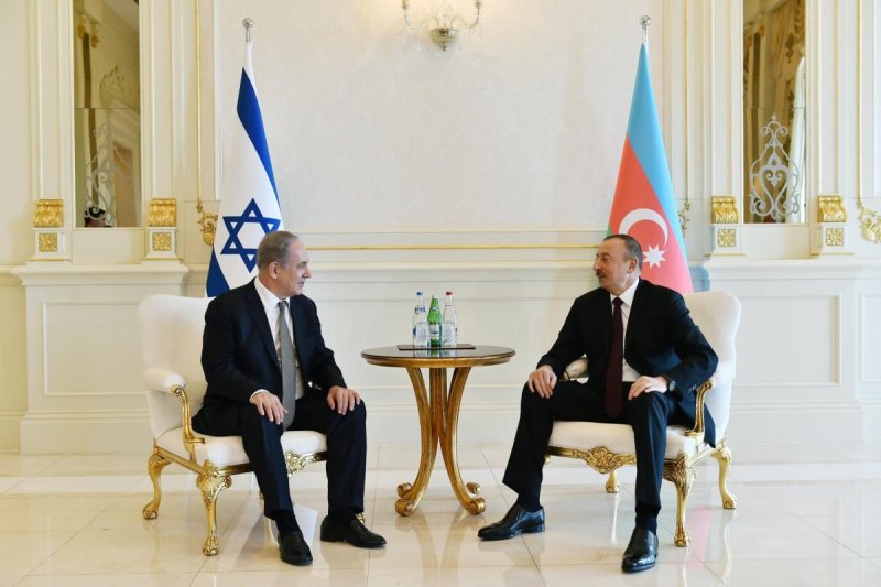 באדיבות: לשכת הנשיא. משרד החוץ והקהילה היהודית באקו