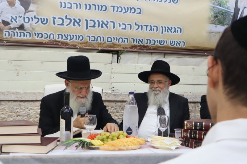 באדיבות המצלם