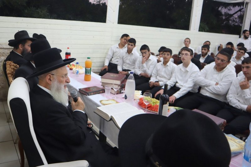 באדיבות המצלם