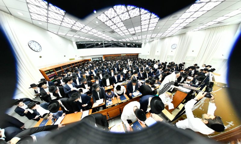 בסלבודקה ובבית השם זעקו במוצאי ט' באב על המצב הקשה של עולם התורה