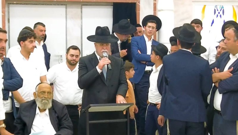 באדיבות המצלם