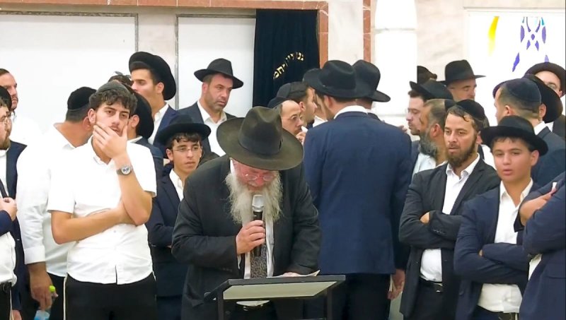 באדיבות המצלם