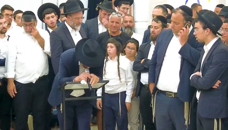 באדיבות המצלם