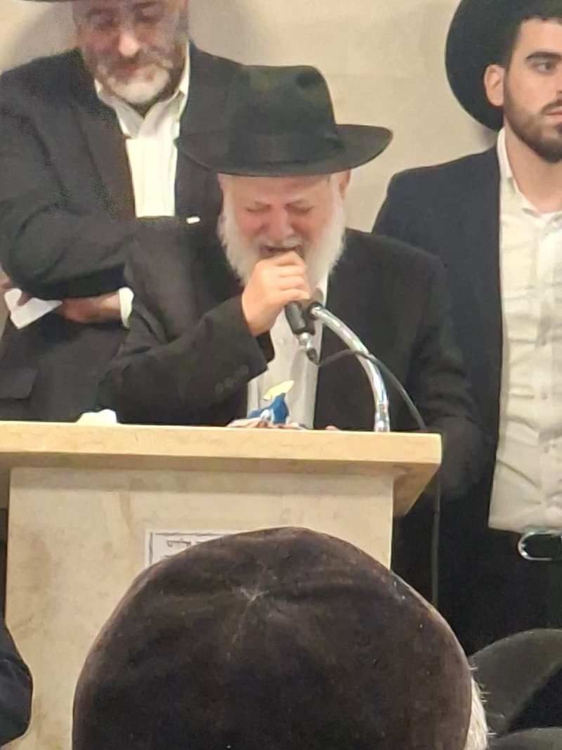 באדיבות המצלם