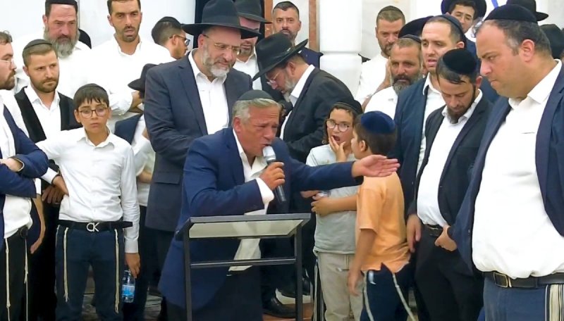 באדיבות המצלם
