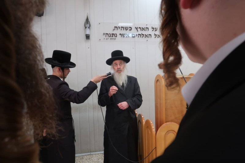 באדיבות המצלם