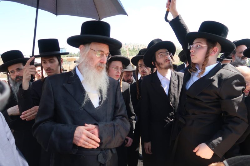 באדיבות המצלם