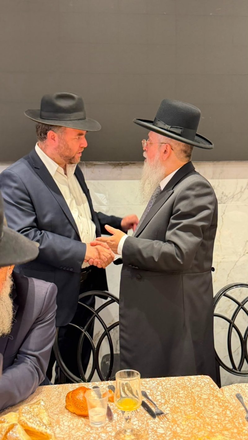 באדיבות המצלם