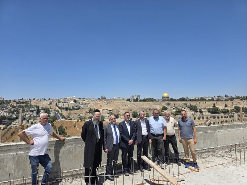 באדיבות המצלם