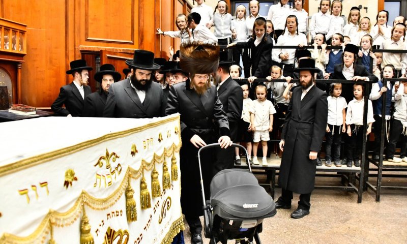 הרבי נכנס עם העגלה לביהמ"ד: קרישמע ליינען בסאדיגורה