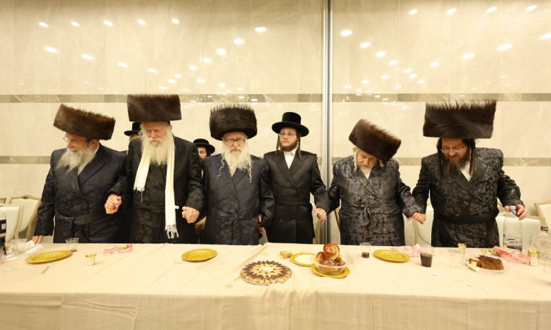 אירוסין לבן המשפיע אב"ד דינוב בי"ש עם נכדת חבר הבד"ץ