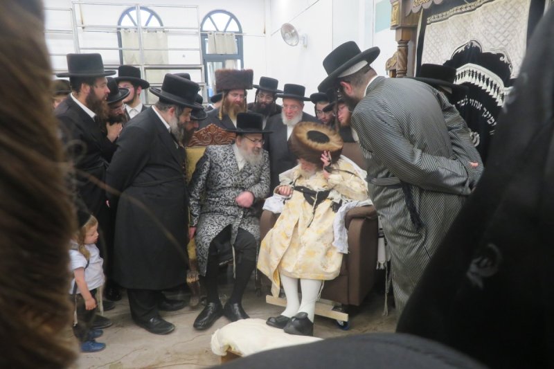 באדיבות המצלם