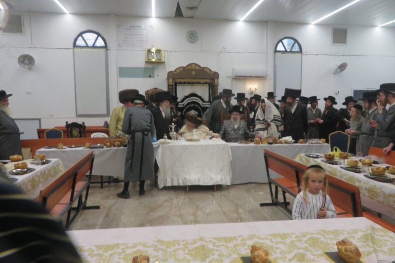 באדיבות המצלם