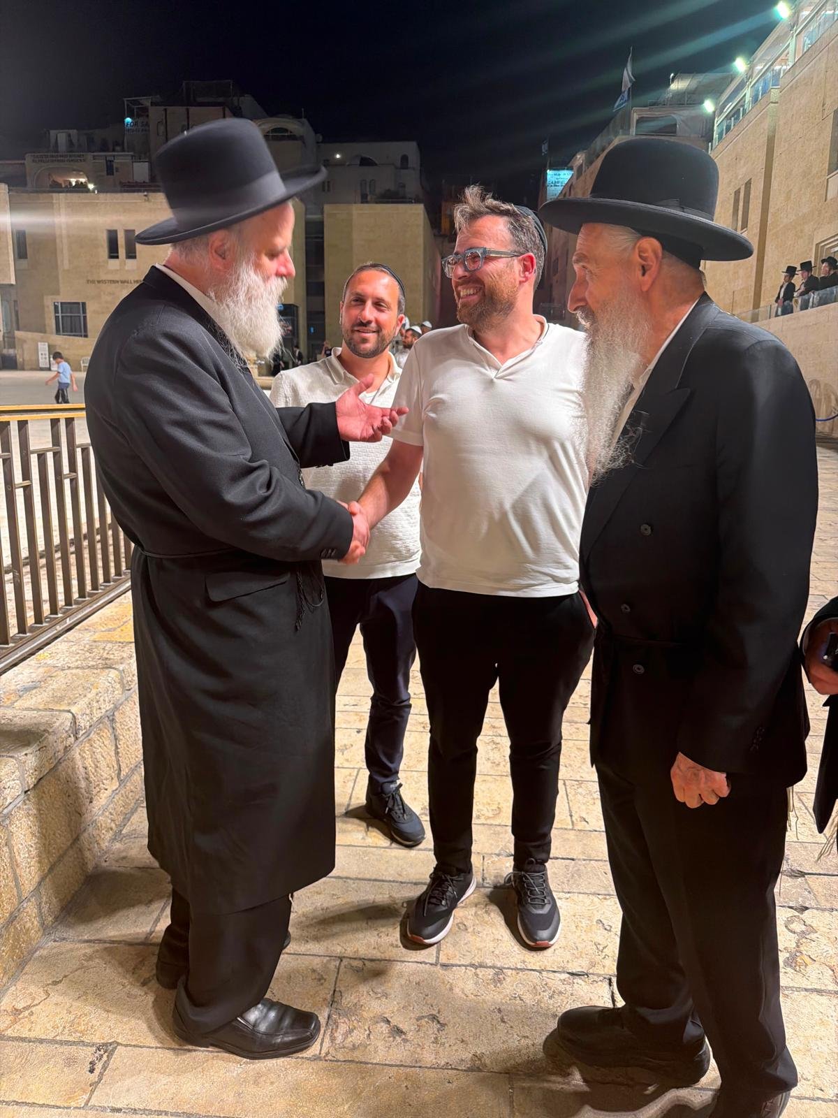 באדיבות המצלם