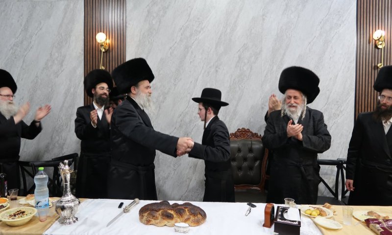 הנכדה הראשונה של האדמו"ר מאשלג בני היכלא התארסה | צפו