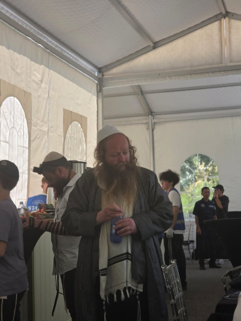באדיבות המצלם