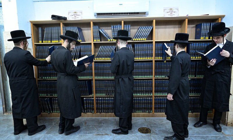 בעוד עולם הישיבות  בנופש: בחורי צאנז עקפו את כולם ופתחו את 'זמן אלול'