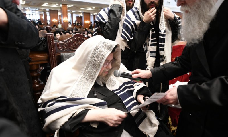 שמחת הברית לנין האדמו"ר מבעלזא: הילד נקרא משה יהושע