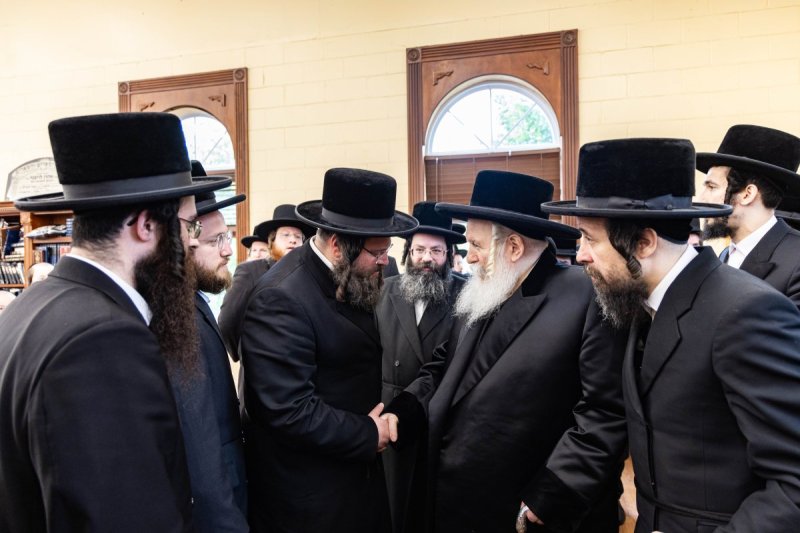 באדיבות המצלם