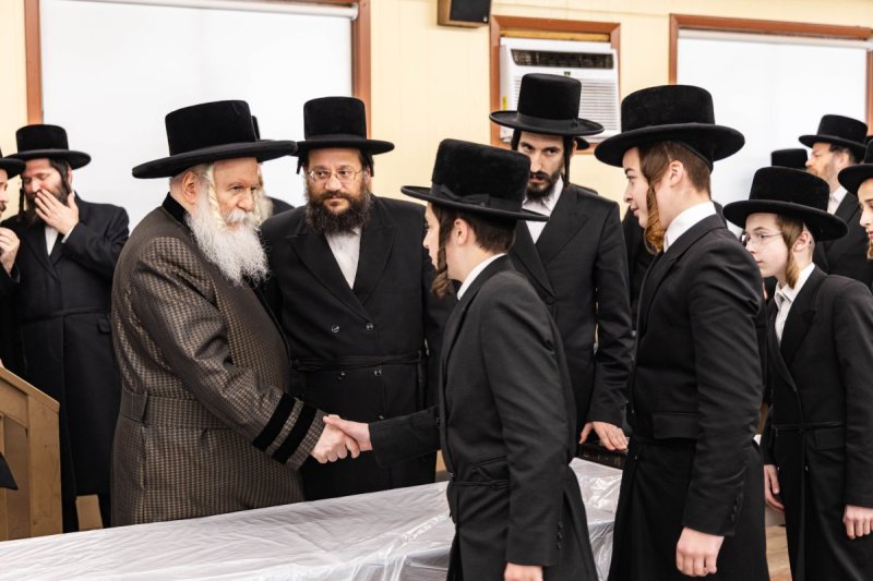 באדיבות המצלם