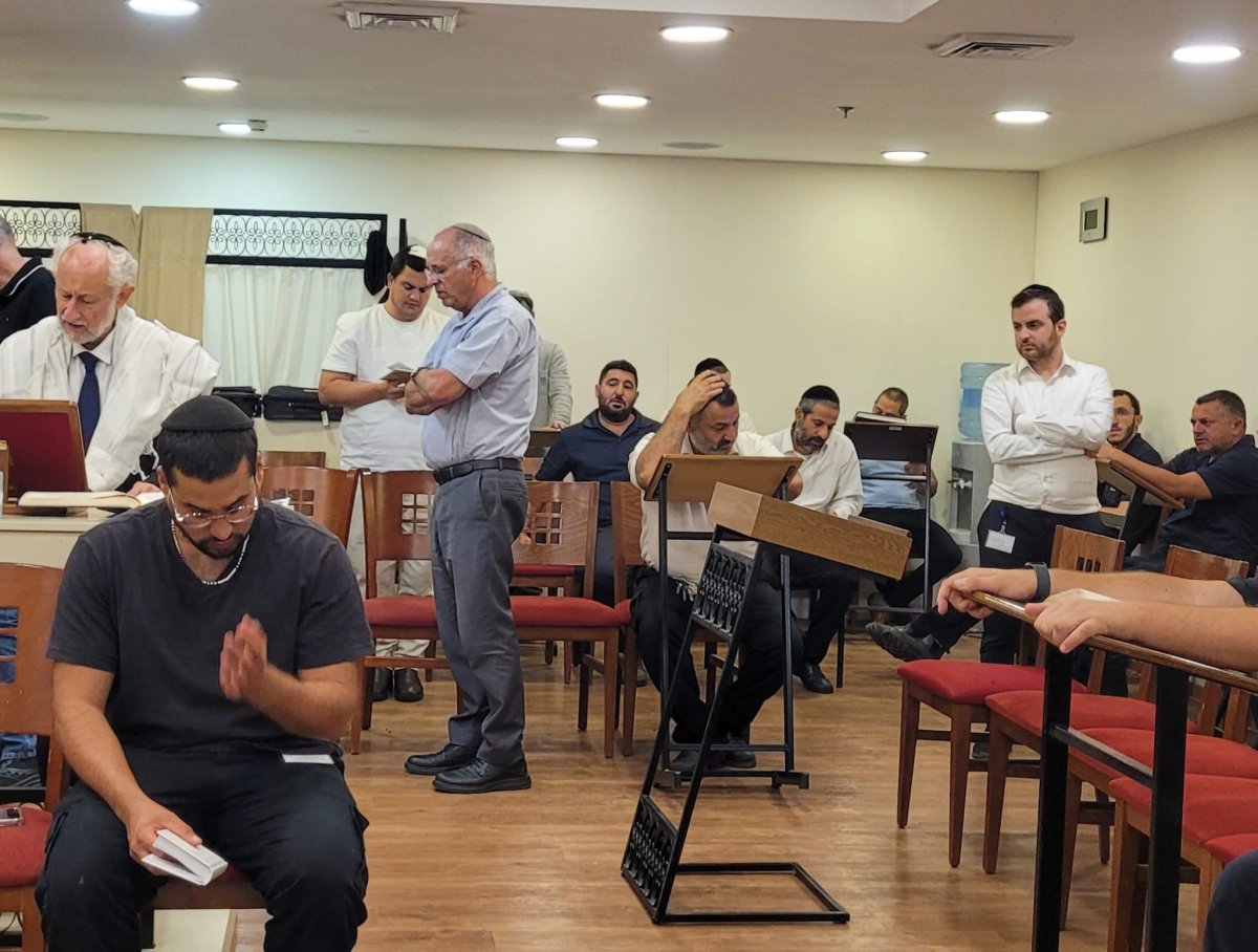 באדיבות המצלם