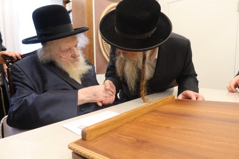 באדיבות המצלם