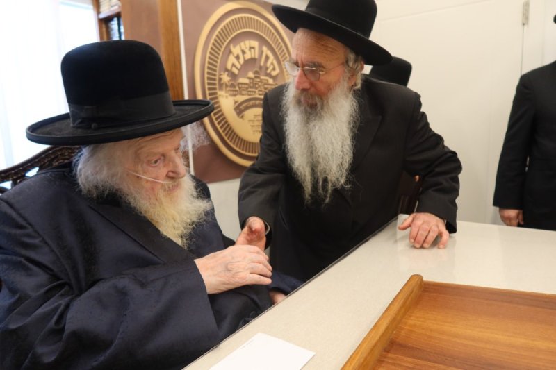 באדיבות המצלם