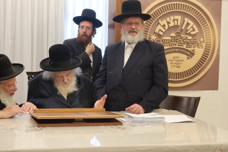 באדיבות המצלם