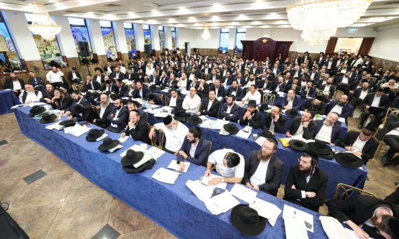 חיזוק השיח והקשר בבית: מאות הורים בוועידת החינוך של 'מרכז האזינו'