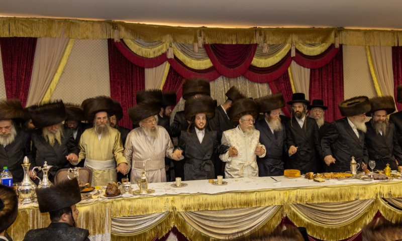 שמחת החתונה בחצרות פינסק קרלין - לעלוב - סטראפקוב - ראדומישלא
