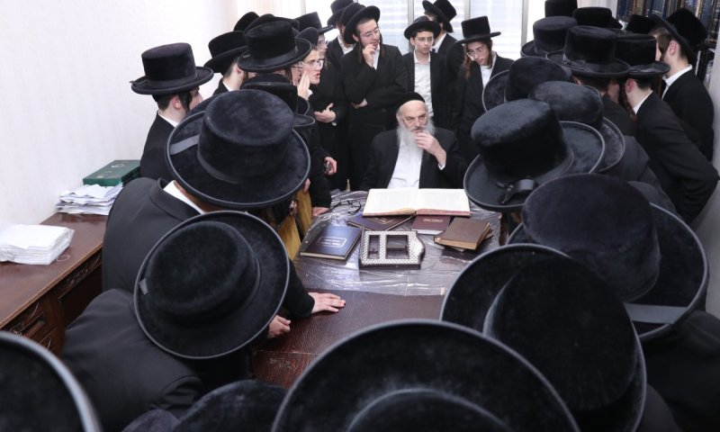 לא ימושו מפיך: מצויני בעלזא התקבלו למעונו של הגר"ח פיינשטיין