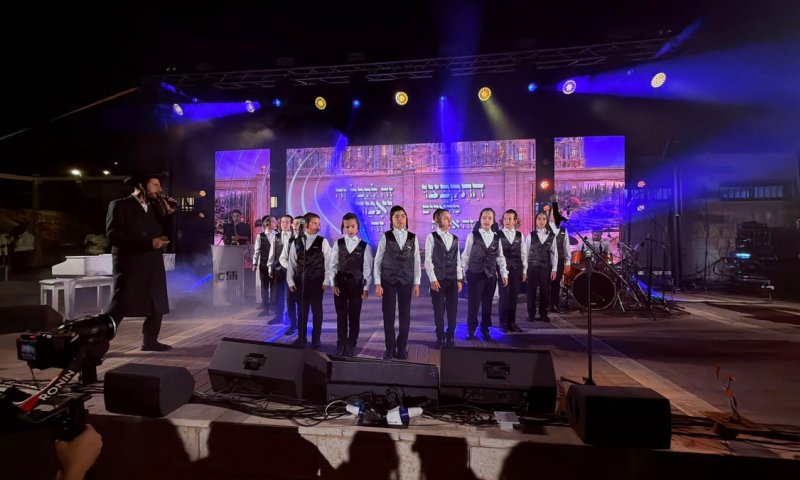 'אידיש נחת' חותמת סבב היסטורי בארץ הקודש עם 8 הופעות בשבוע אחד