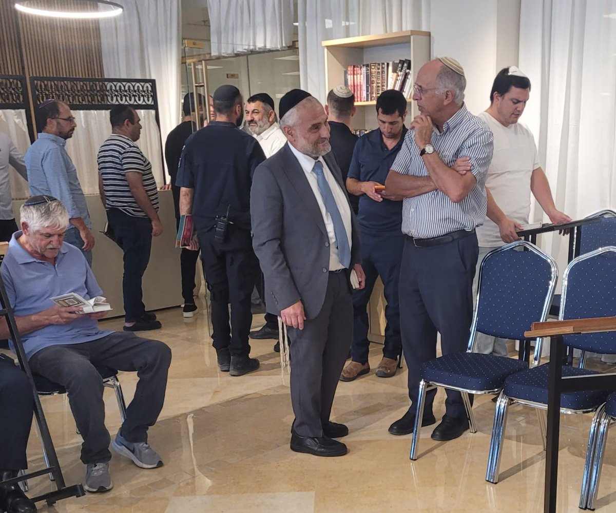 באדיבות המצלם