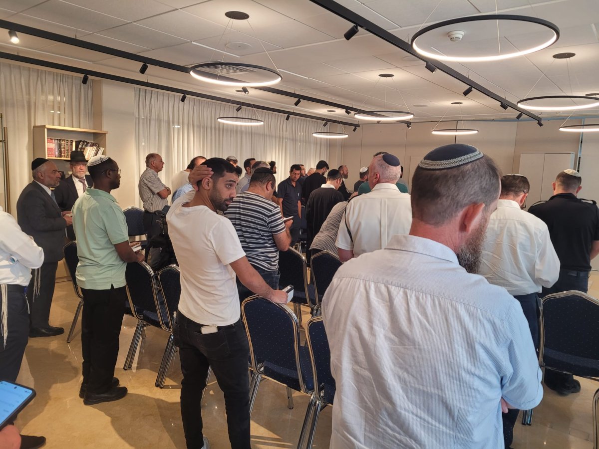 באדיבות המצלם