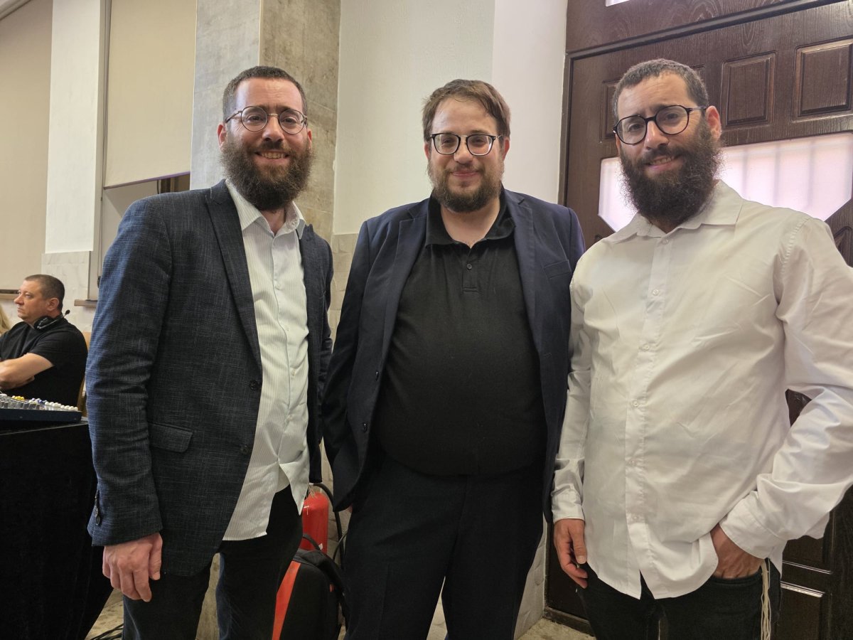 באדיבות המצלם