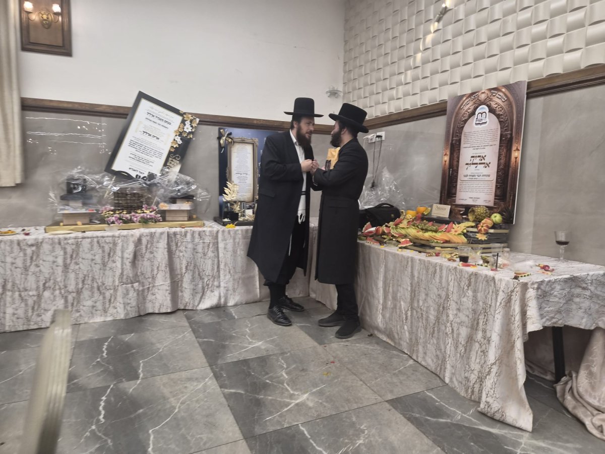 באדיבות המצלם