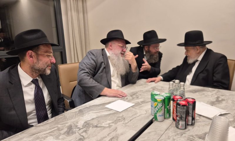 ביקור נדיר: מנהיג עולם התורה במעונם של הנגידים לבית שלוסברג