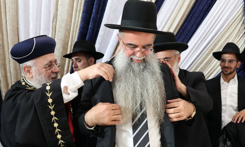 הולבש בפראק והמבורג: הכתרת הגאון רבי אשר זיגדון לרב העיר חריש