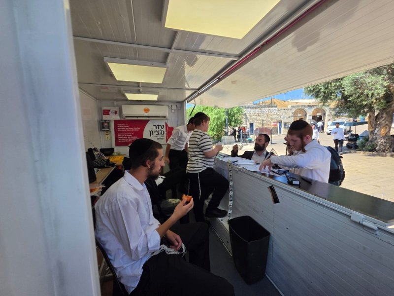באדיבות המצלם