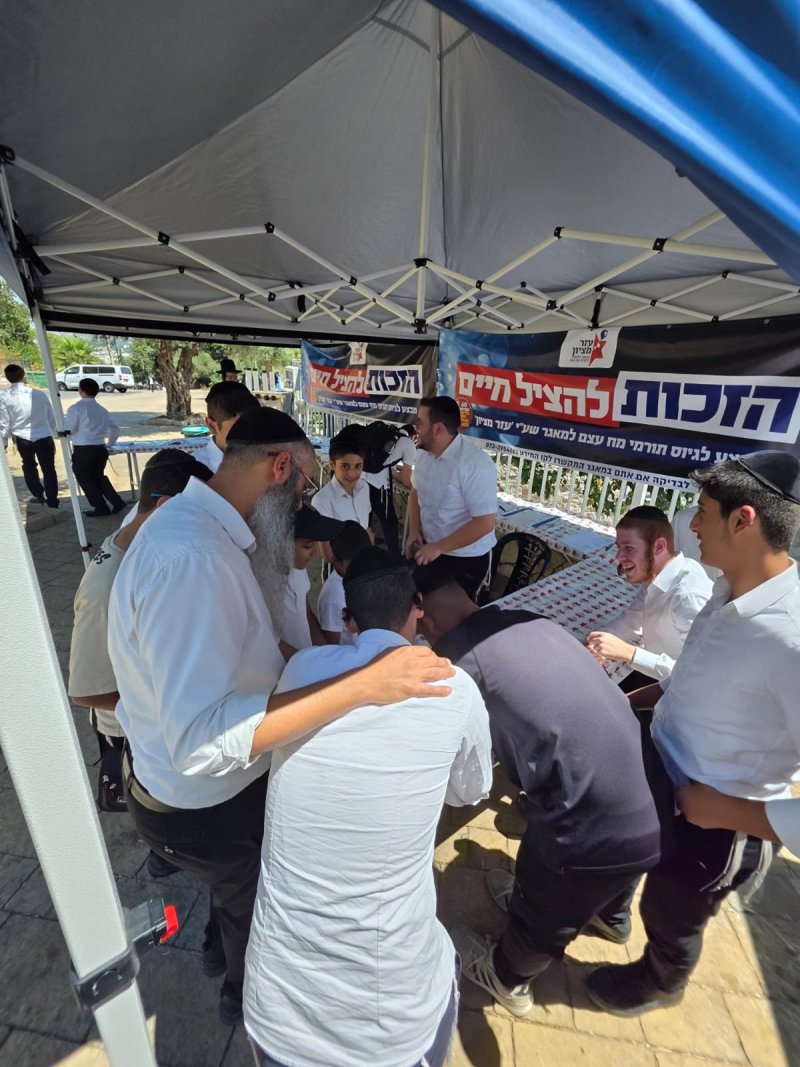 באדיבות המצלם