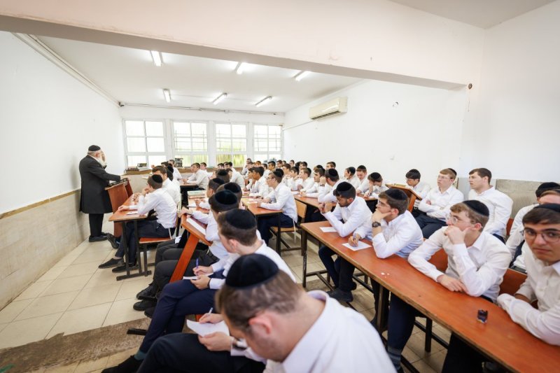 דניאל נפוסי