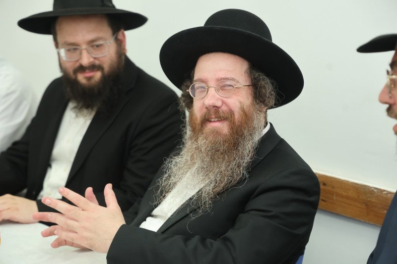 באדיבות המצלם