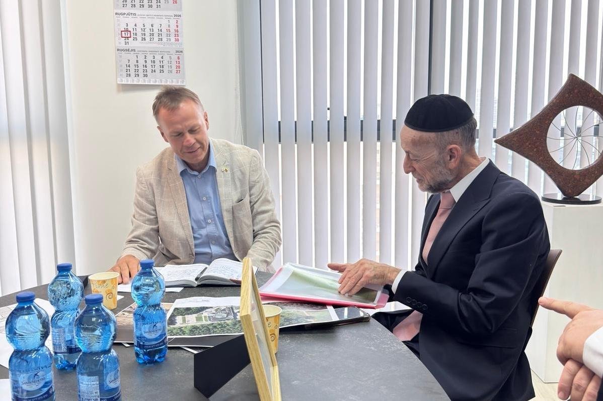 באדיבות המצלם