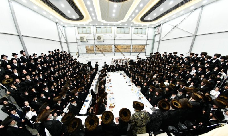 שבת שמחה לבן הצעיר בזוטשקא: עלייה לתורה, ניגונים חדשים וה'פארשפיל'